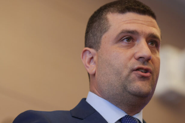 radu miruta a respins bugetele la cfr calatori si cfr sa si cere refacerea lor asta nu inseamna management 6a06cd14866db