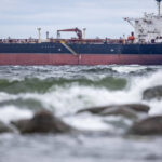 sua prelungesc derogarea privind sanctiunile pentru petrolul rusesc blocat pe mare 6a0b69b8de927
